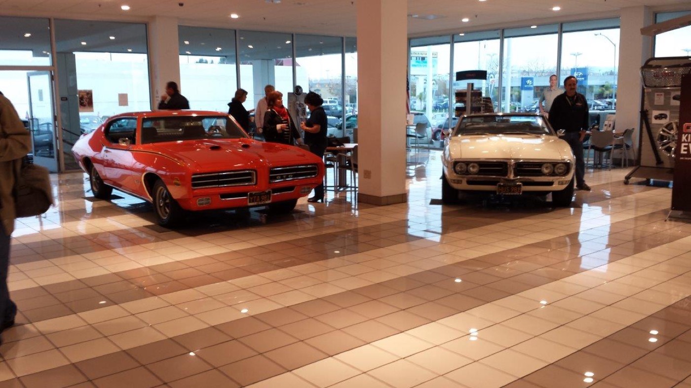 Red GTO and classic pair share spotlight